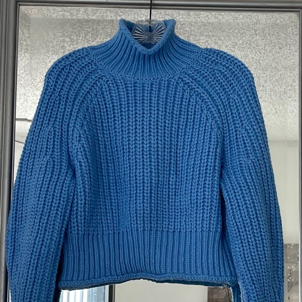 (NWT) Chunky Knit , Roll neck. Turtle Neck Sweater, Blue, Size XS